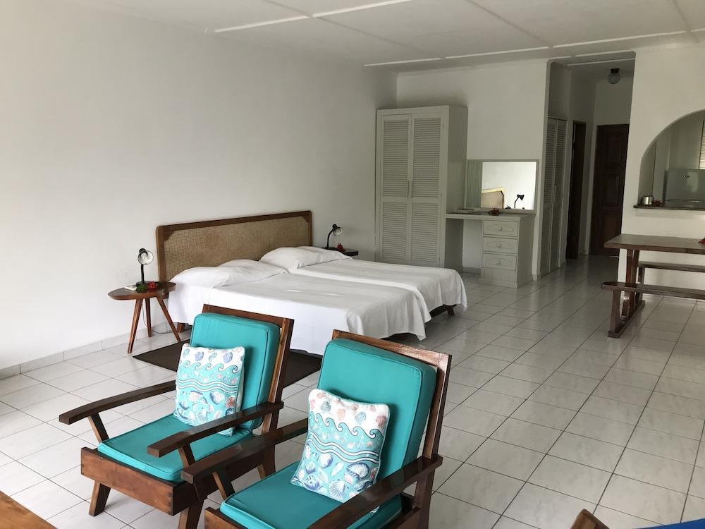 Michel Holiday Apartments Виктория Екстериор снимка