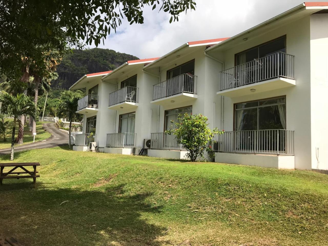 Michel Holiday Apartments Виктория Екстериор снимка